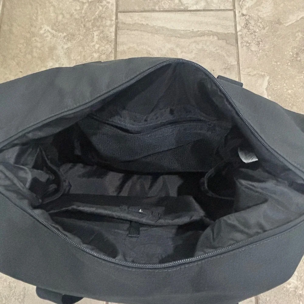 Jordan Houston Cougars UH Basketball Duffel Bag Black Cordura MA0900-G9Q